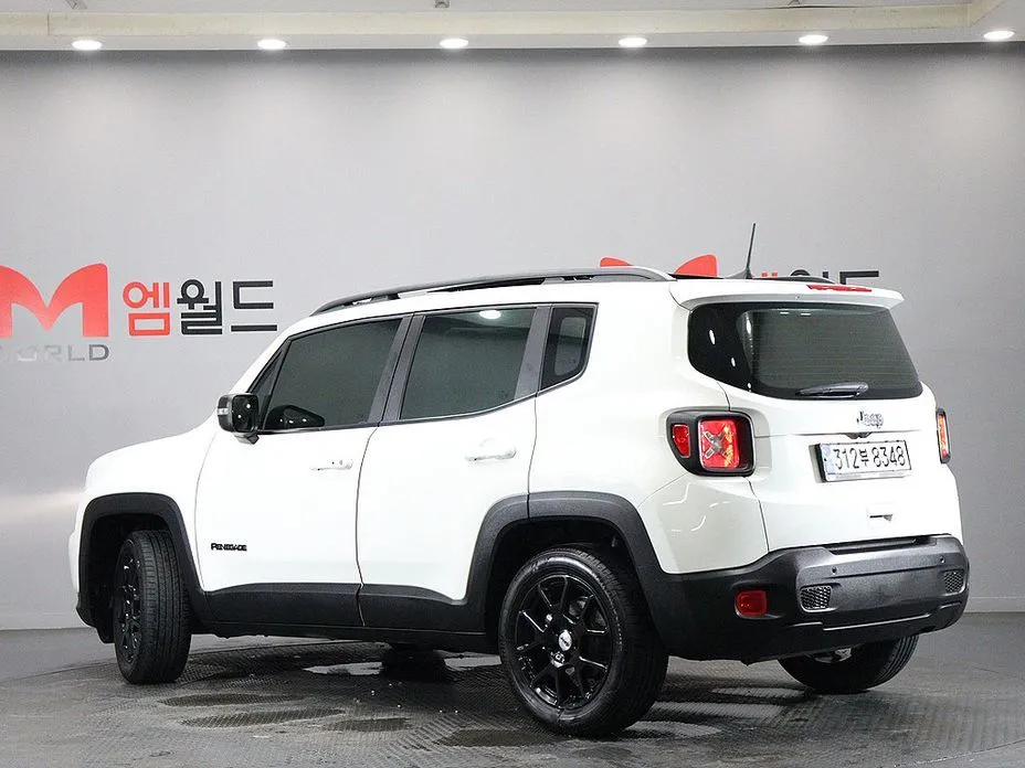 Jeep Renegade — фото 7