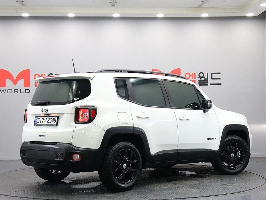 Jeep Renegade — фото 2
