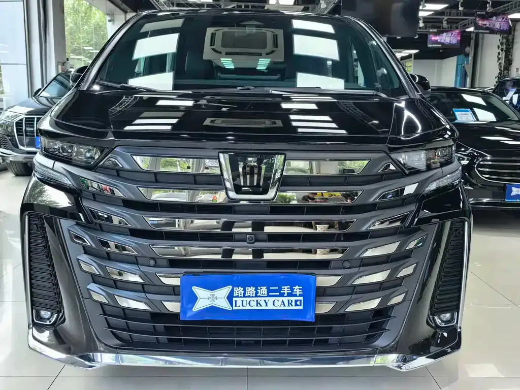 Toyota Vellfire — фото 8