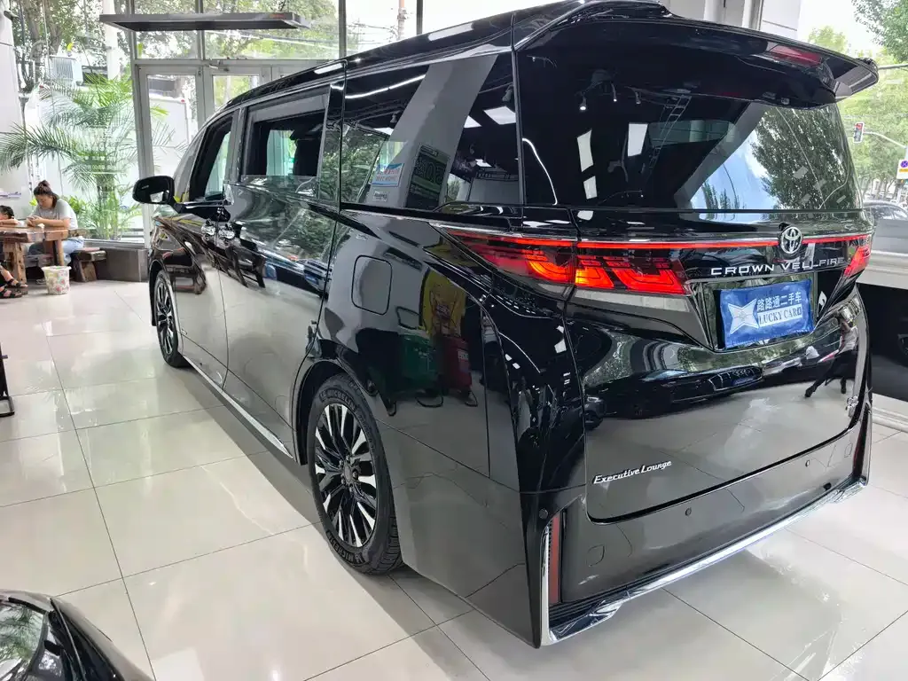 Toyota Vellfire — фото 5