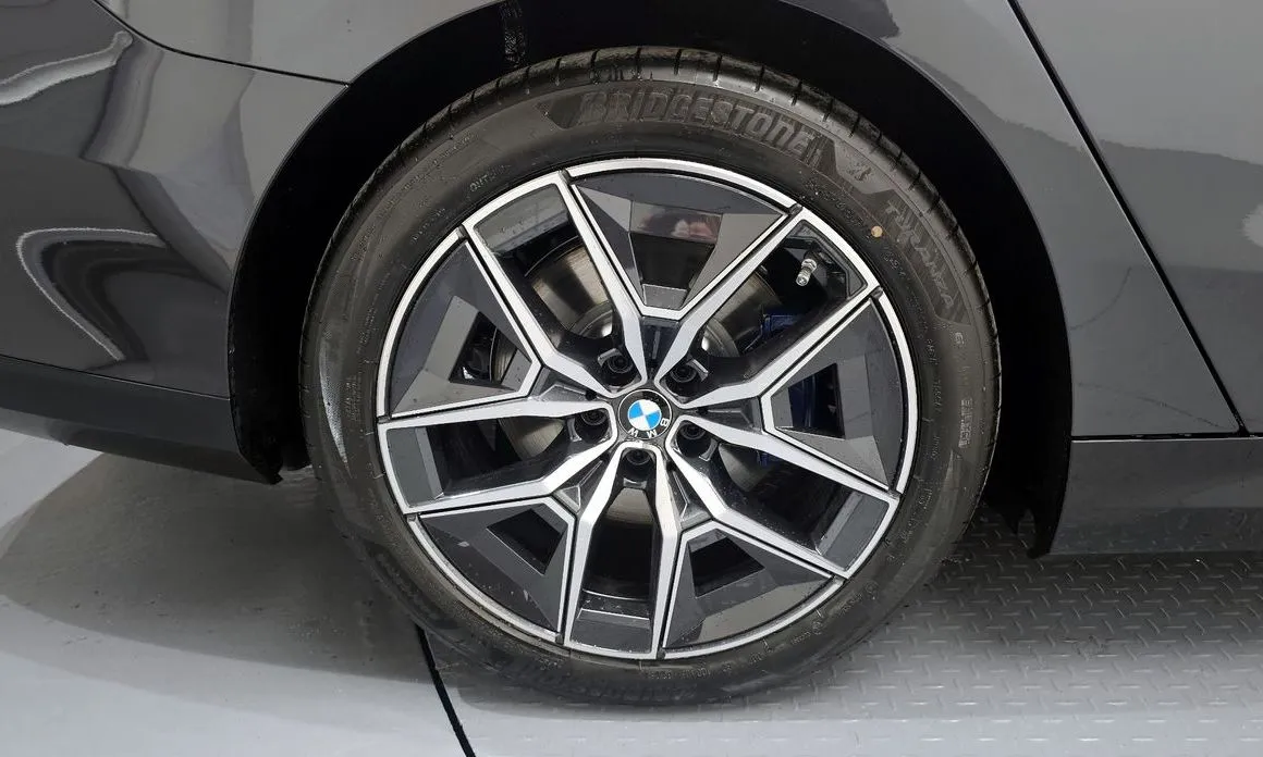 BMW i5 — фото 6