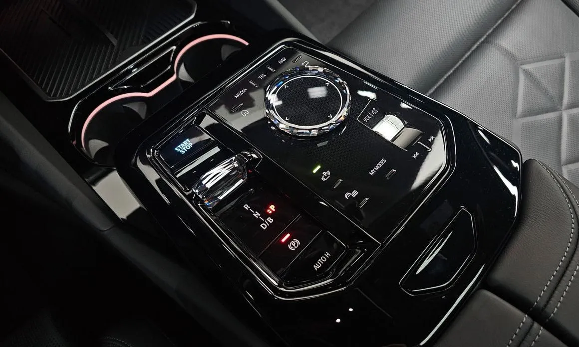 BMW i5 — фото 10