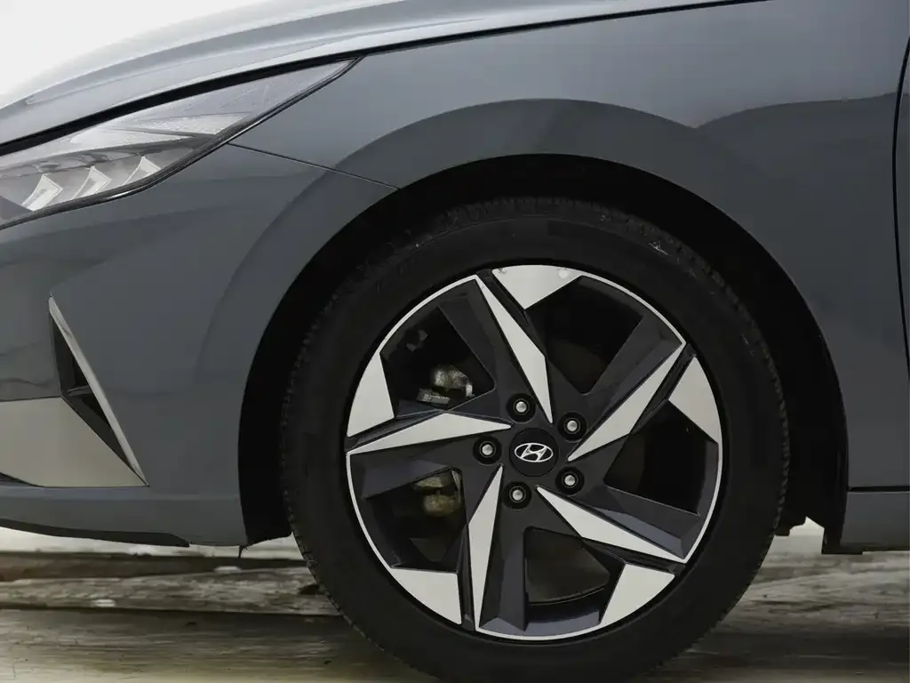 Hyundai Elantra — фото 10