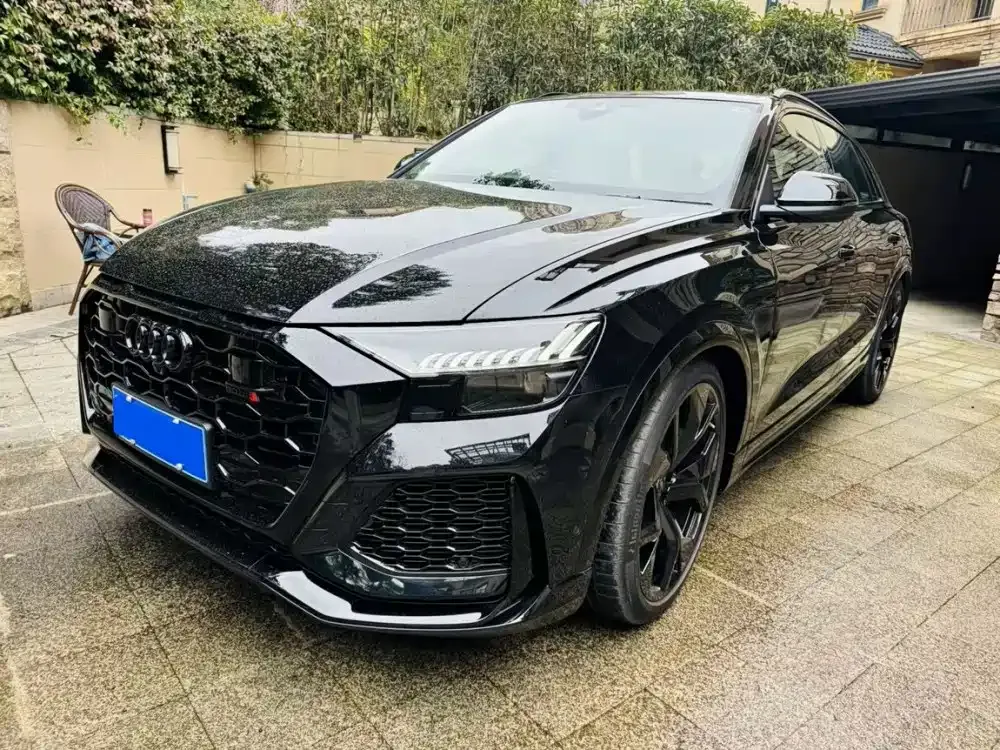 Audi RS Q8 — фото 1