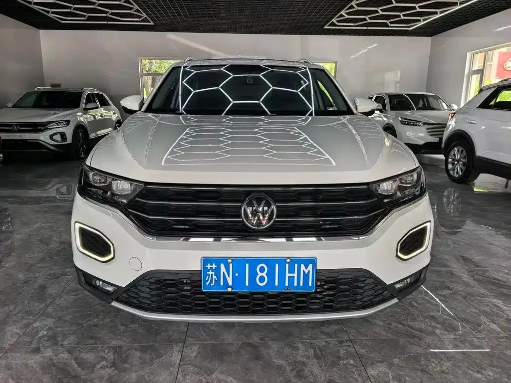 Volkswagen T-Roc — фото 1