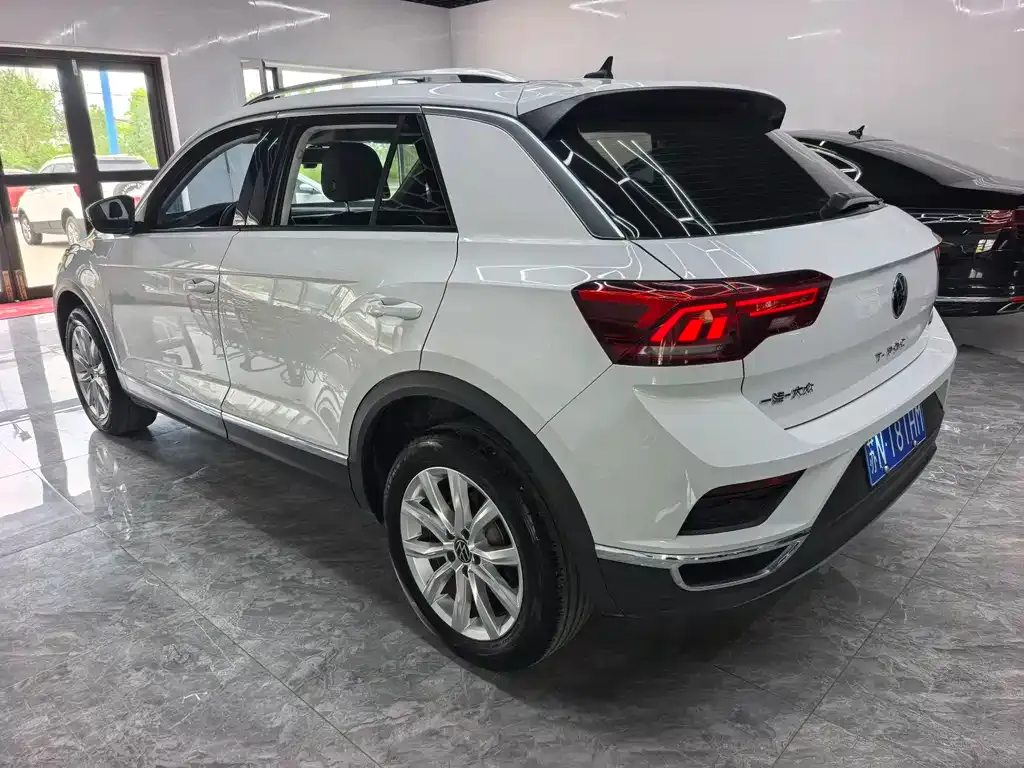 Volkswagen T-Roc — фото 9
