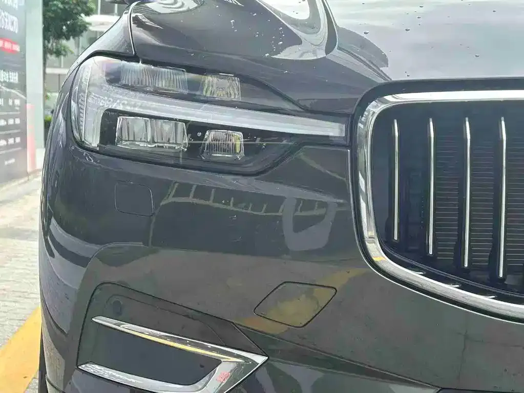 Volvo XC60 — фото 10