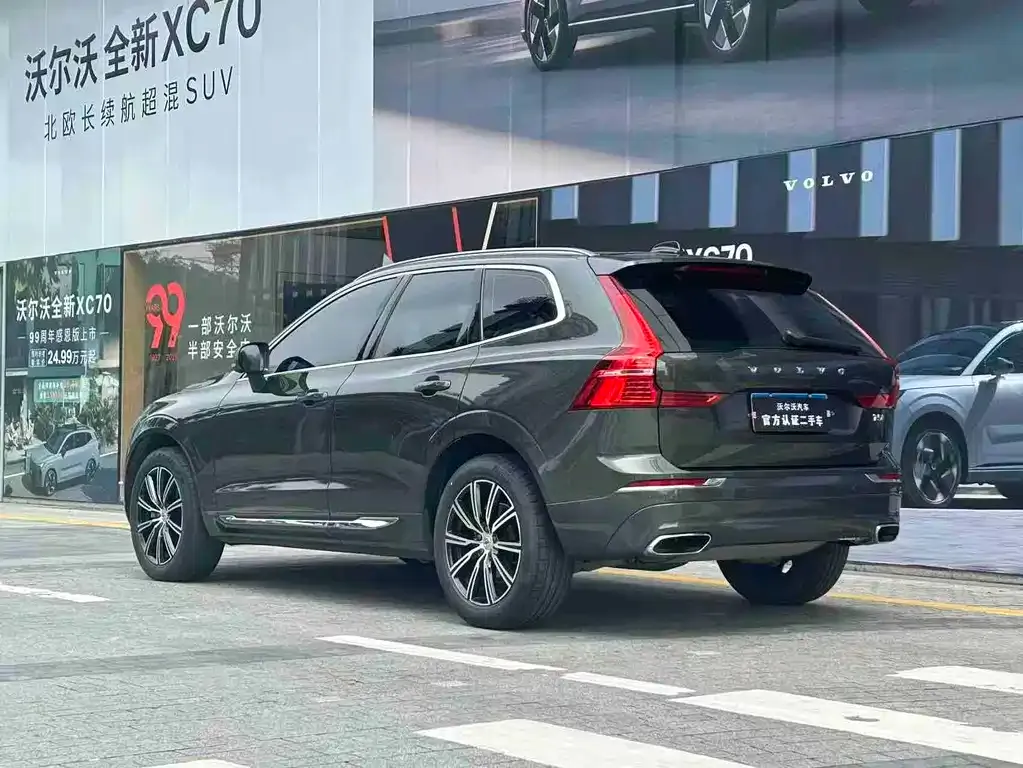 Volvo XC60 — фото 9