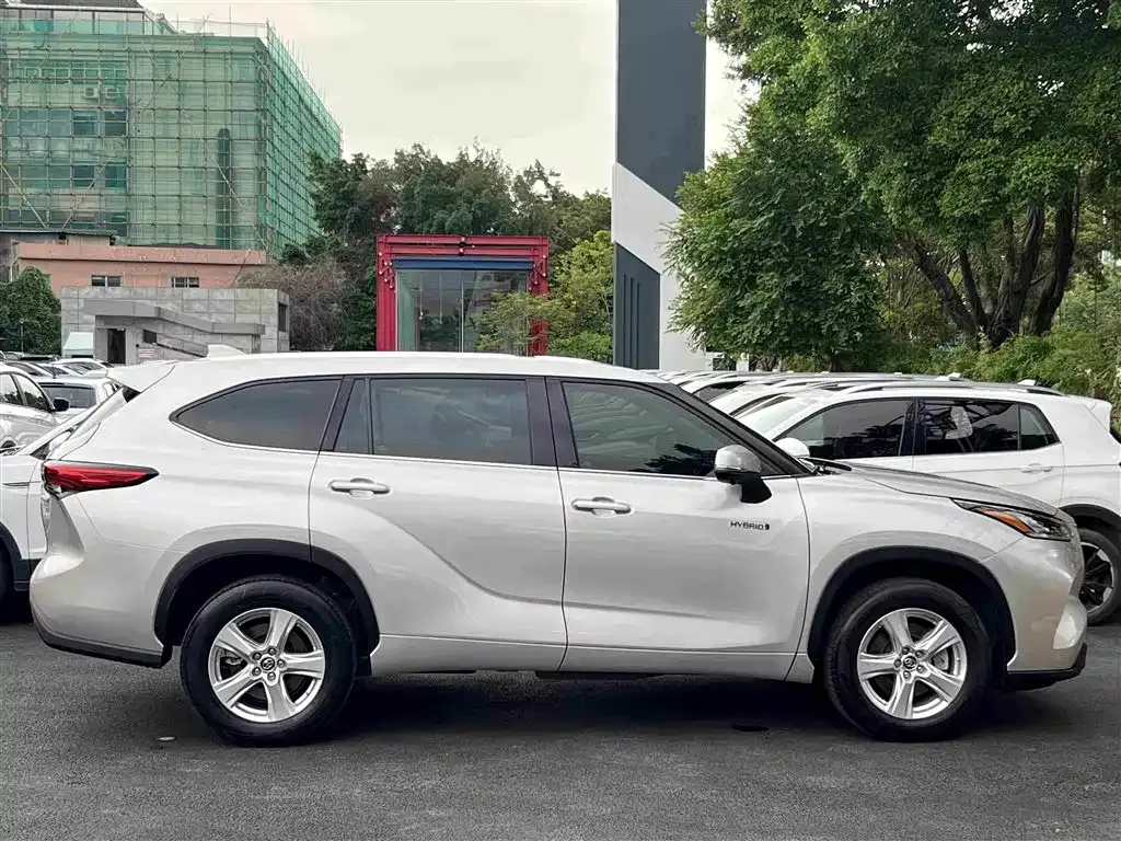 Toyota Highlander — фото 10