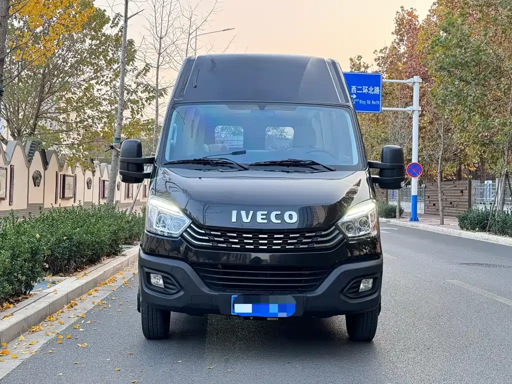 IVECO Ousheng — фото 8