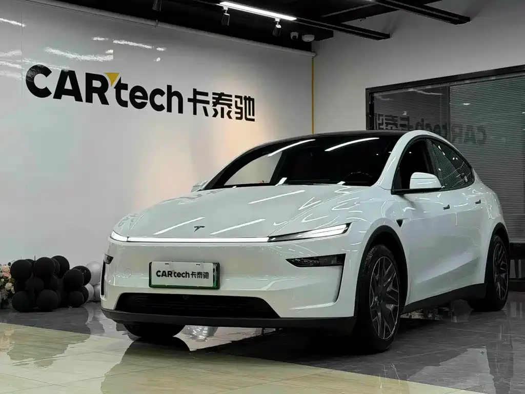 Tesla Model Y L — фото 1