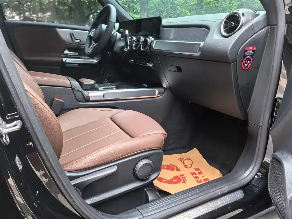 Mercedes-Benz GLB — фото 9