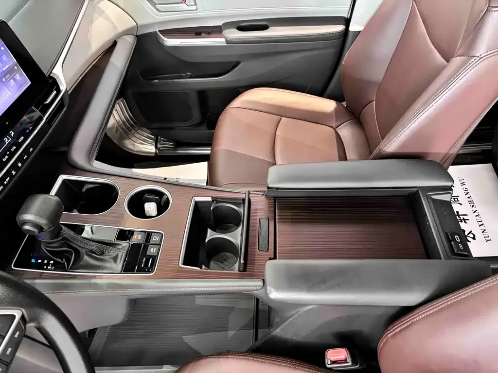 Toyota Sienna — фото 2