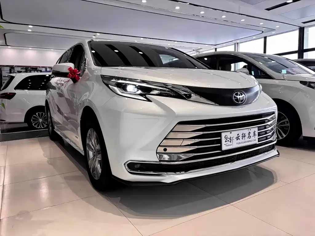 Toyota Sienna — фото 6