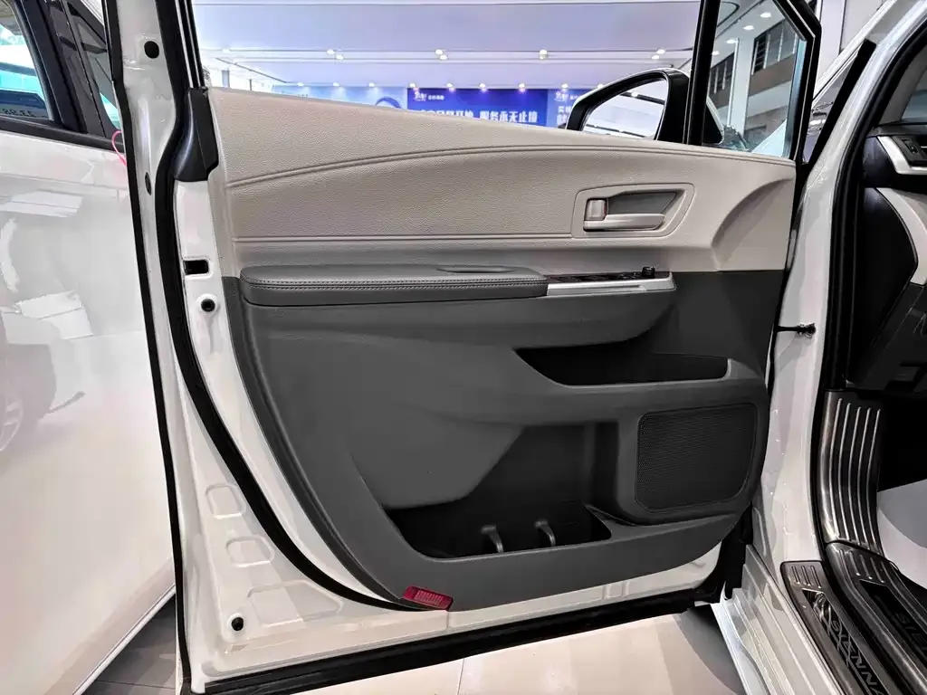 Toyota Sienna — фото 5