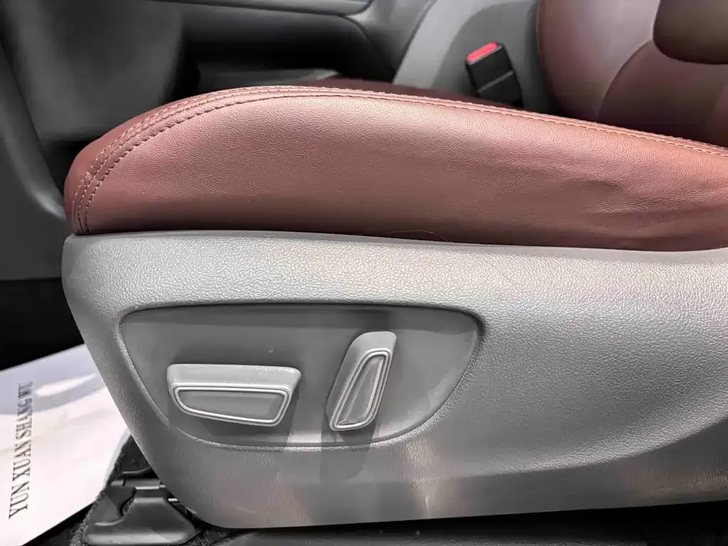 Toyota Sienna — фото 7