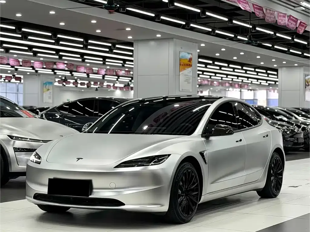 Tesla Model 3 — фото 1