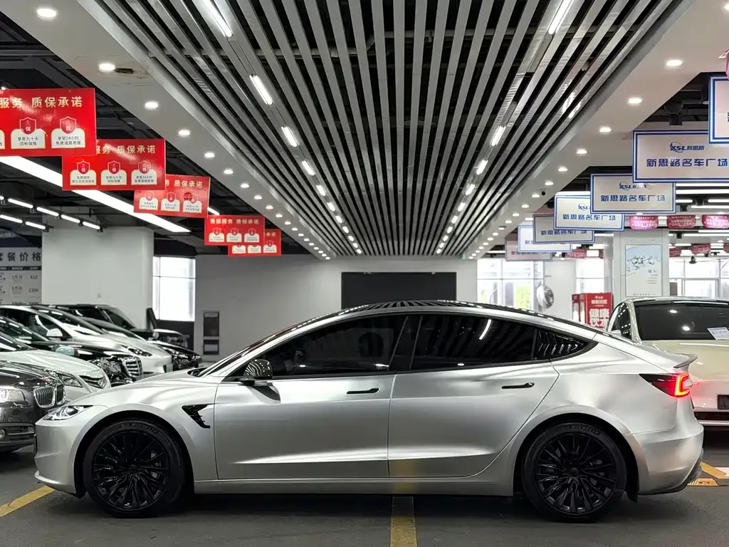 Tesla Model 3 — фото 7