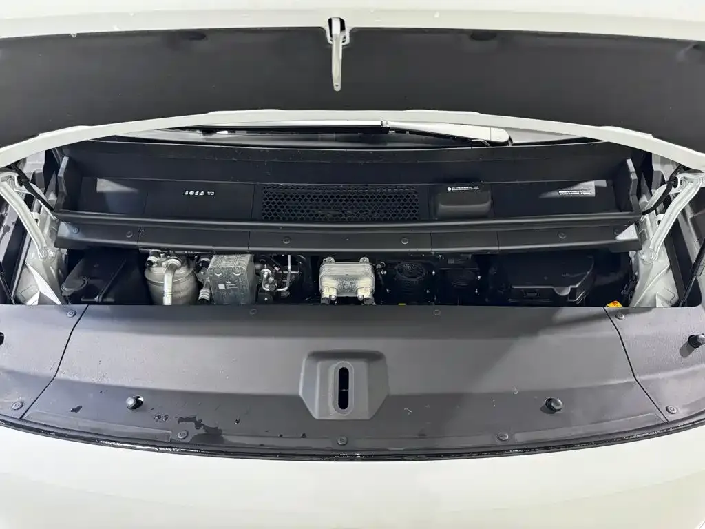 Li Auto MEGA — фото 7