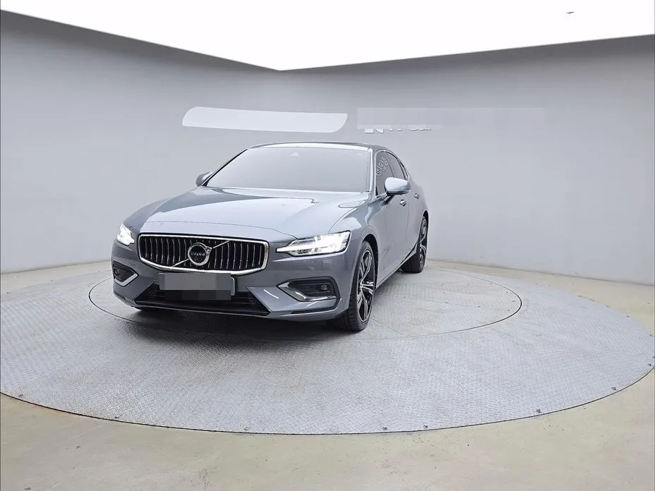 Volvo S60 — фото 1