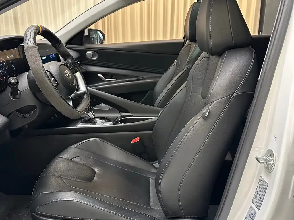 Hyundai Elantra — фото 6
