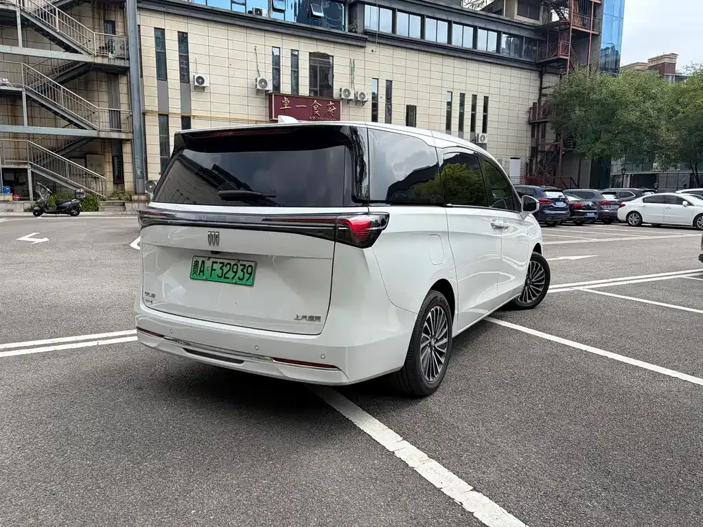 Buick GL8 Hybrid — фото 6