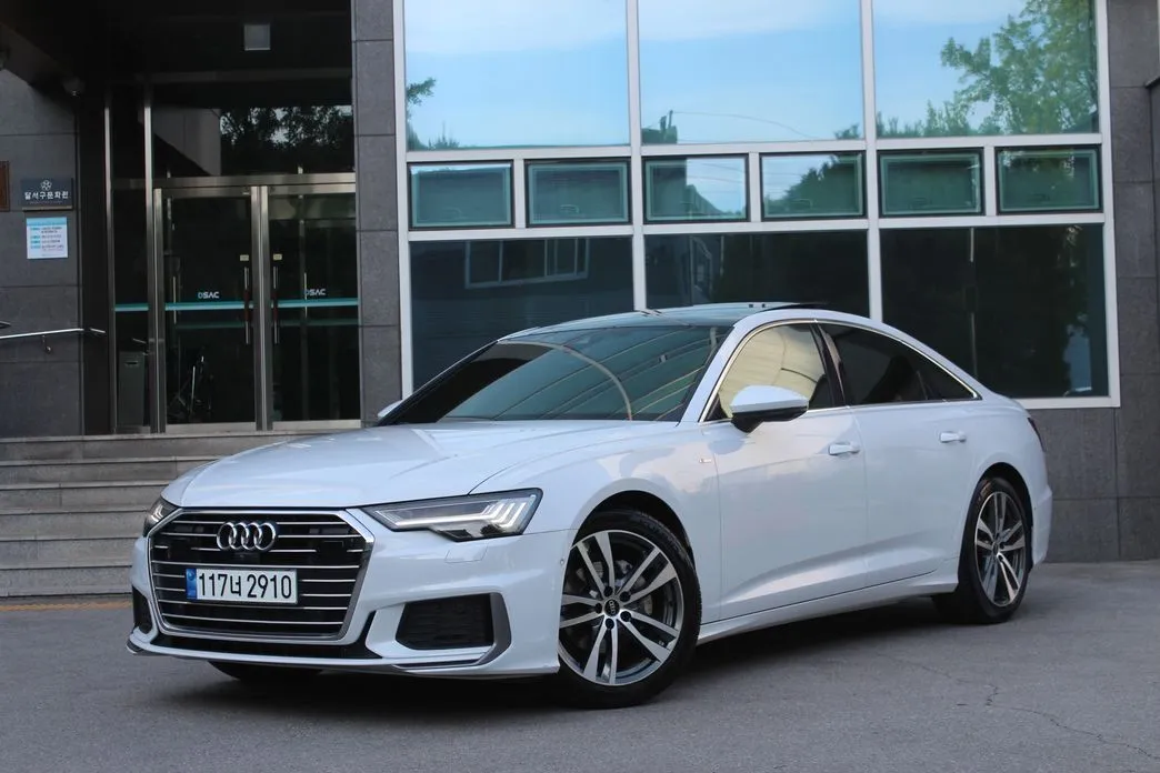 Audi A6 — фото 1