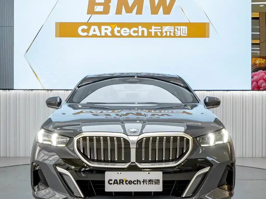BMW 5 Series — фото 10