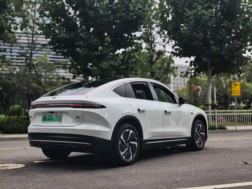 NIO EC6 — фото 9