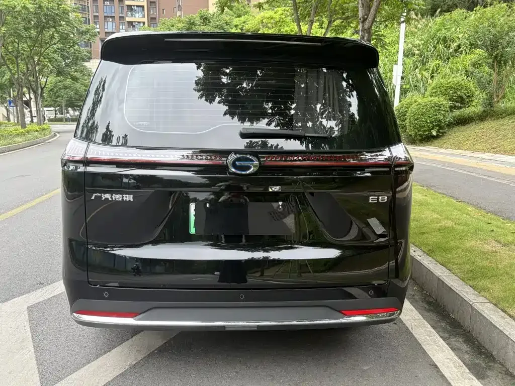 GAC Motor 传祺E8 PHEV — фото 9