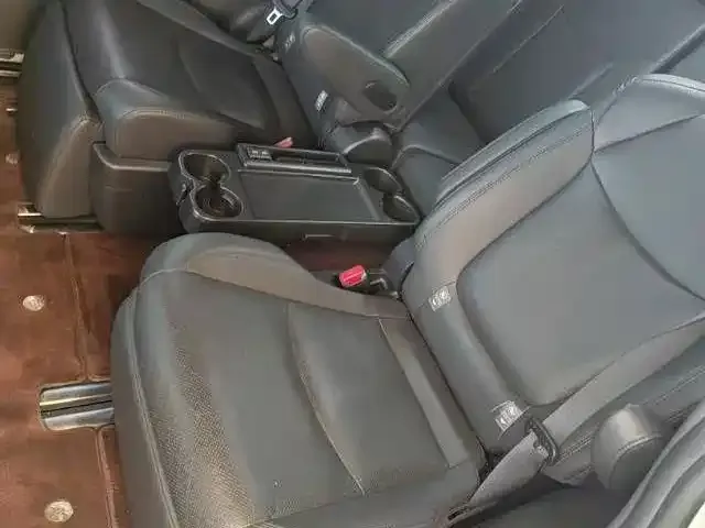 Toyota Sienna — фото 3
