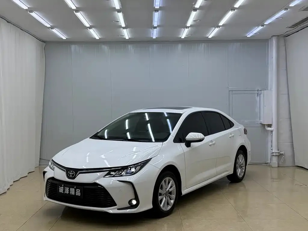 Toyota Corolla — фото 1