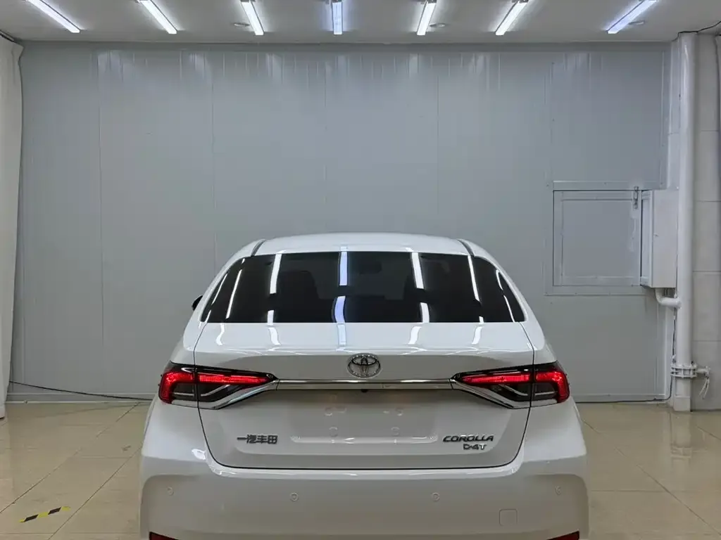 Toyota Corolla — фото 2