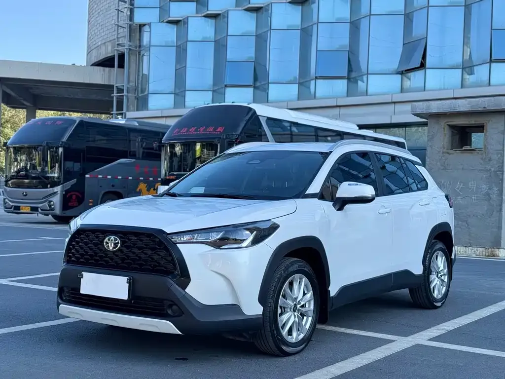 Toyota Corolla Cross — фото 1