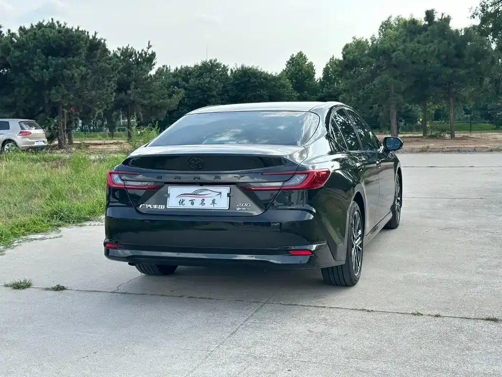 Toyota Camry — фото 6