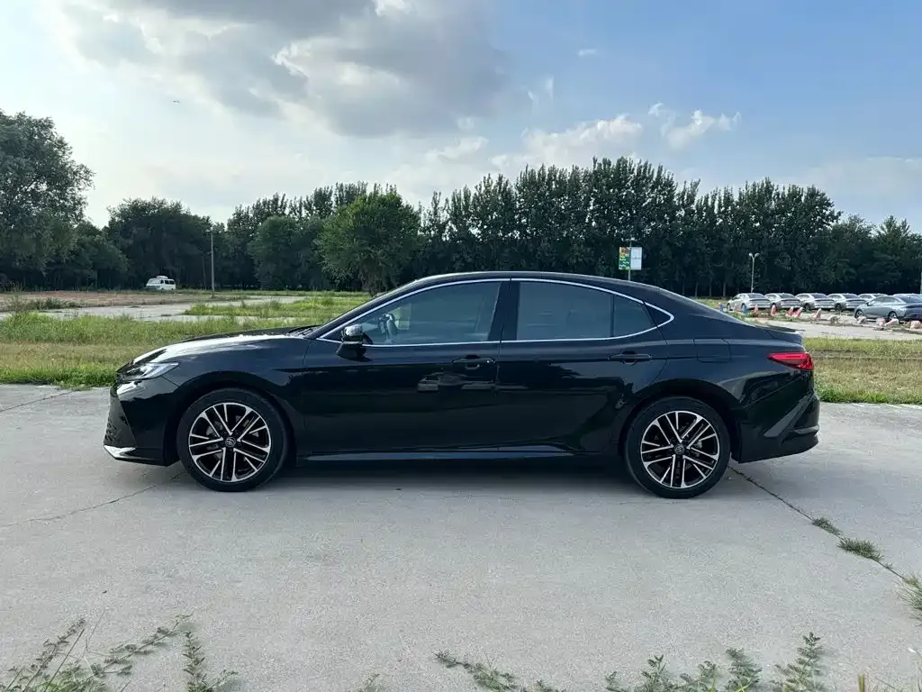 Toyota Camry — фото 9