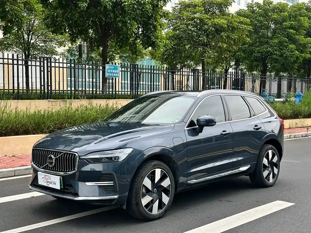 Volvo XC60 PHEV — фото 1