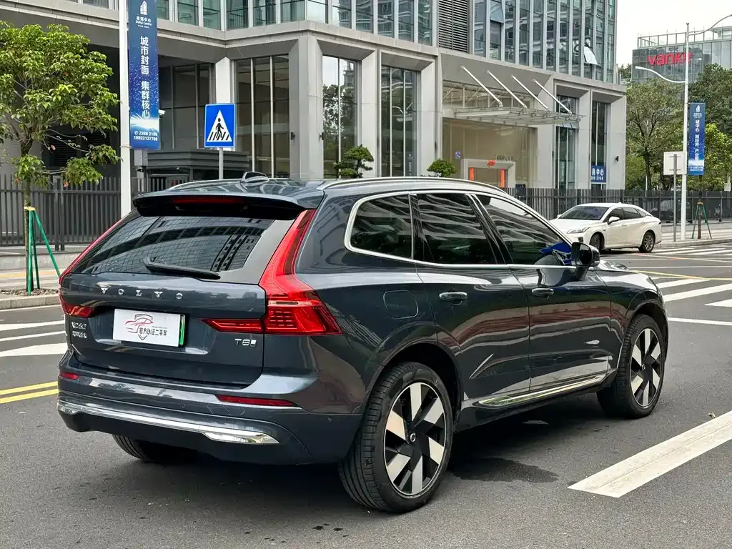 Volvo XC60 PHEV — фото 5