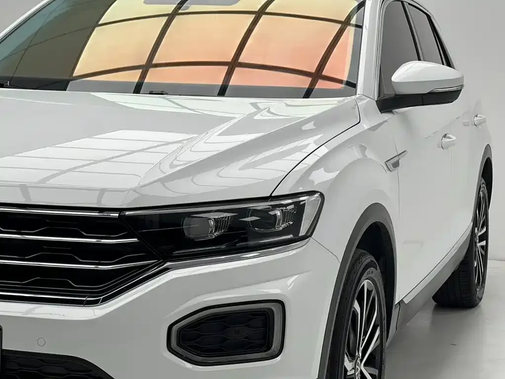 Volkswagen T-Roc — фото 6