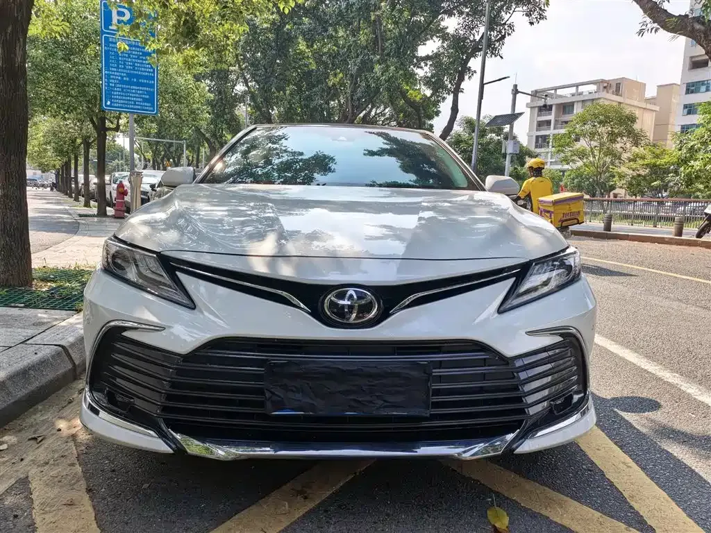 Toyota Camry — фото 7