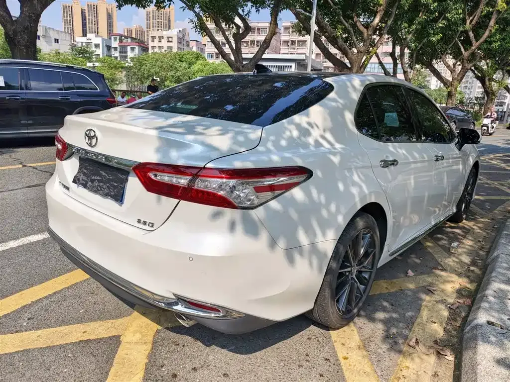 Toyota Camry — фото 8
