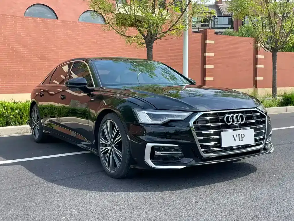 Audi A6L — фото 1