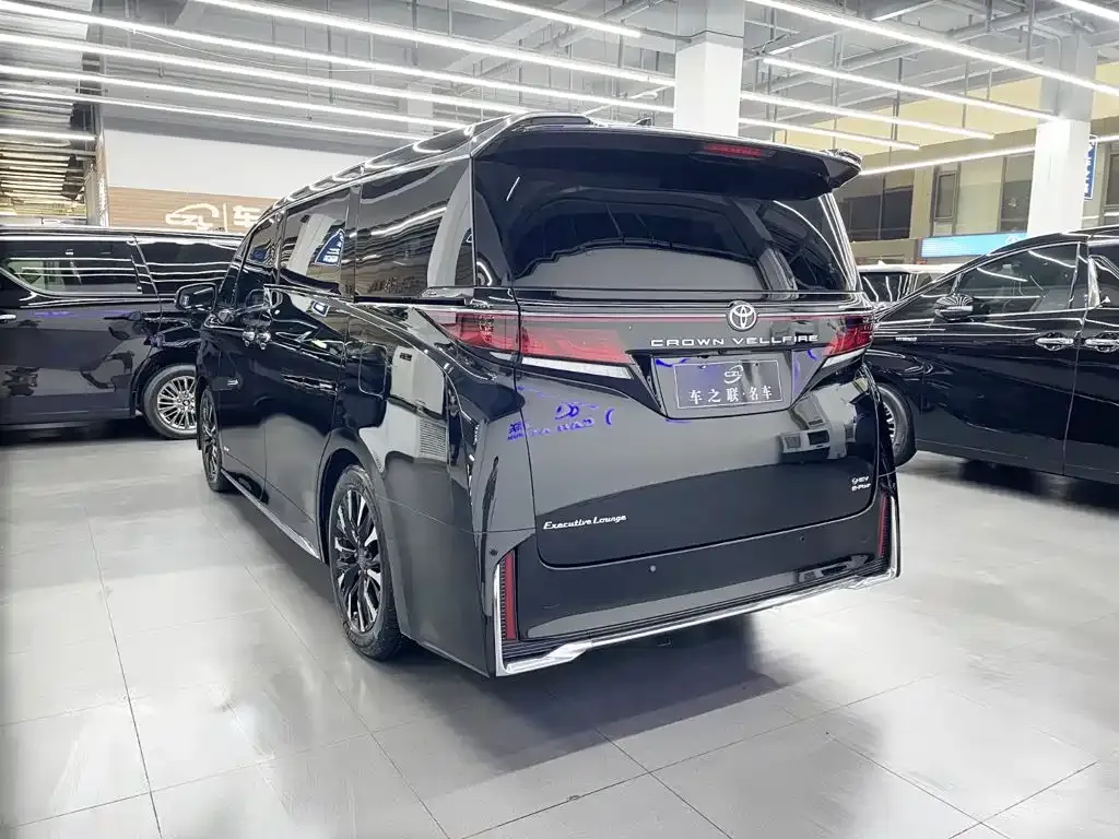 Toyota Vellfire — фото 7
