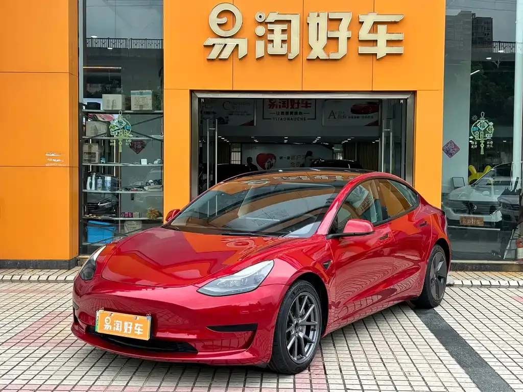Tesla Model 3 — фото 1