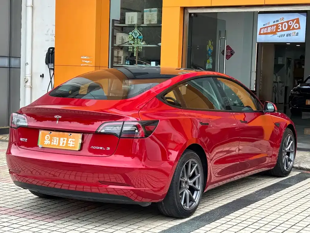 Tesla Model 3 — фото 3