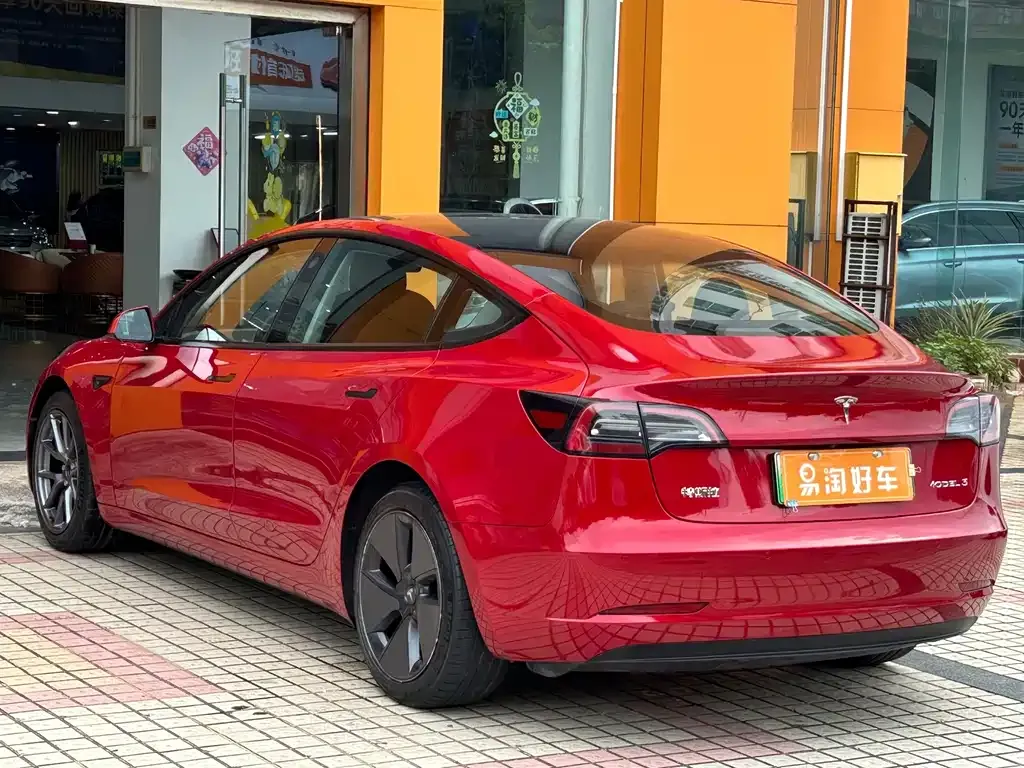 Tesla Model 3 — фото 10