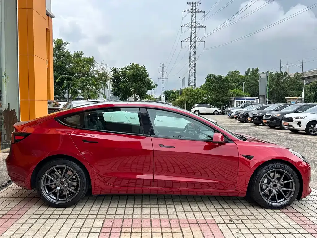 Tesla Model 3 — фото 4