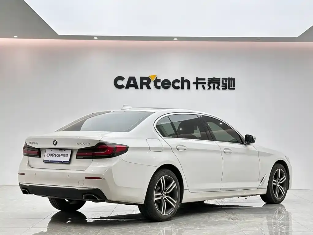 BMW 5 Series — фото 7