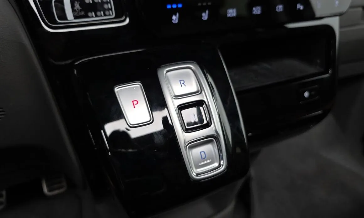 Hyundai Staria — фото 2