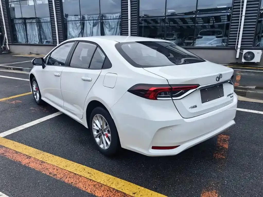 Toyota Corolla — фото 4